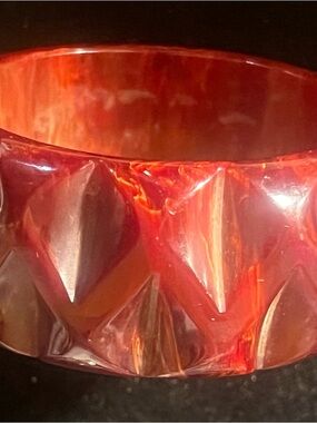 Vintage Chunky Art Deco Carved Cherry Bakelite Deep Zig Zigzag Bangle 84g